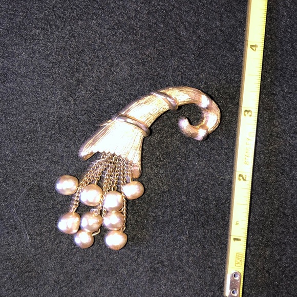 Vintage Horn of Plenty Pin - Picture 1 of 3